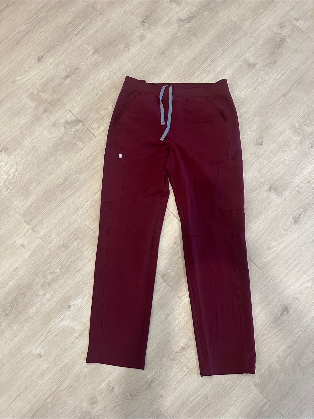 FIGS Men’s Burgundy Scrub Pants (L)